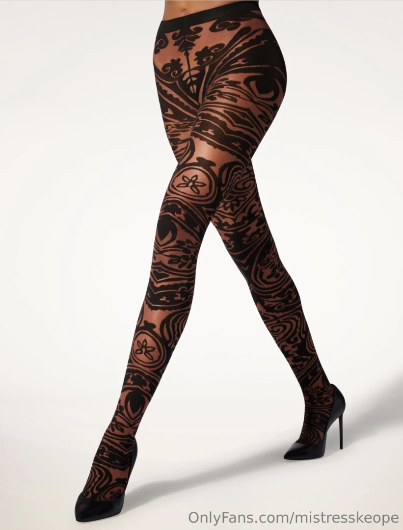 Nuova campagna per i collant wolford paisley tattoo tights forza 