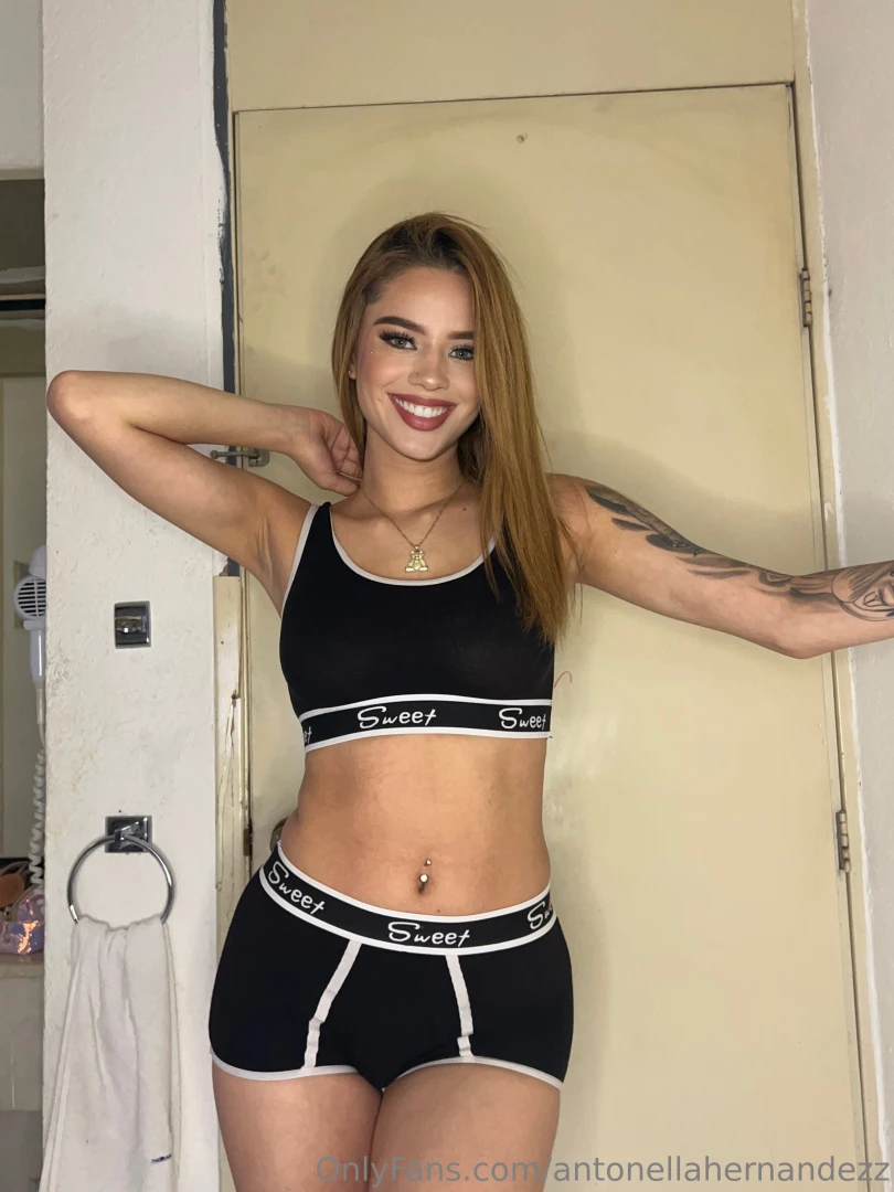 Lost in my own thoughts but i look good doing it 