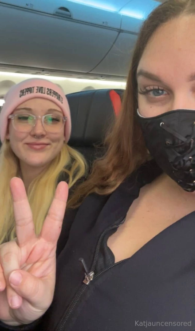 We looked so cute on the plane laylaaaluxxx 