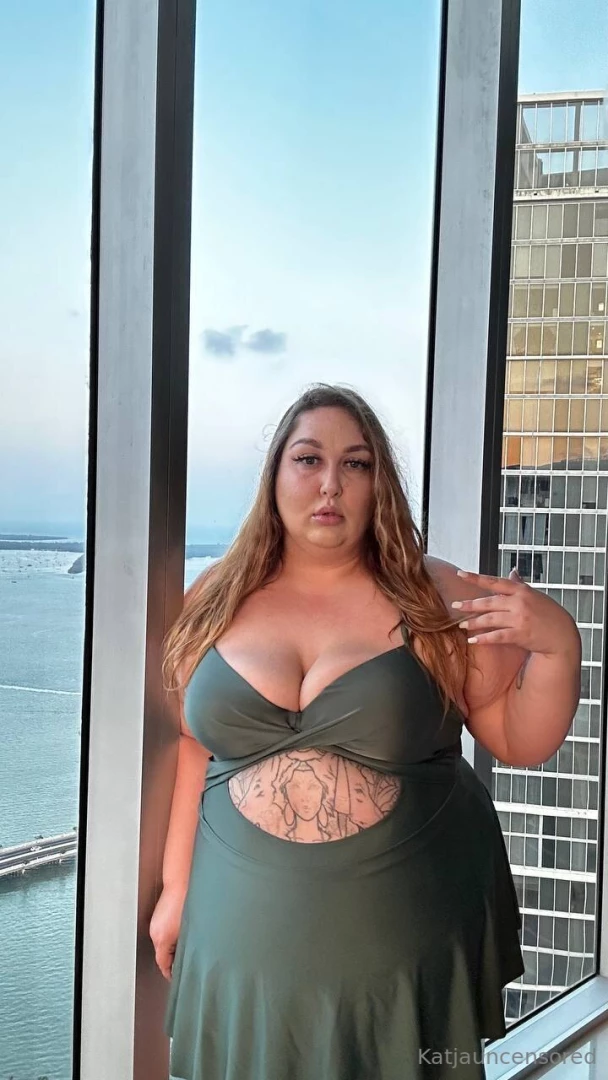 I feel so cute in this swimsuit 