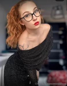 Scrolling cute girl lilyyrosse loves tearing with her pussy she looks part 368