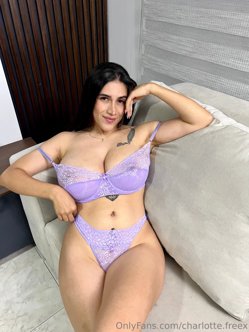 Fresh juicy pussy and big boos what would you eat first 