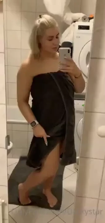 A little tease after shower 