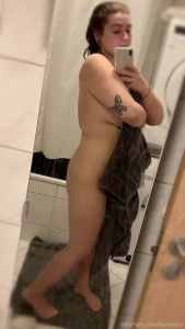 Who does not like after shower mirror selfie