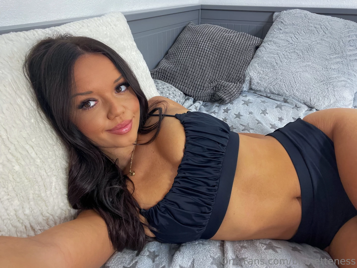 How s your evening going let me know in the dm s 