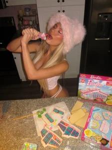 I want it in my mouth like this