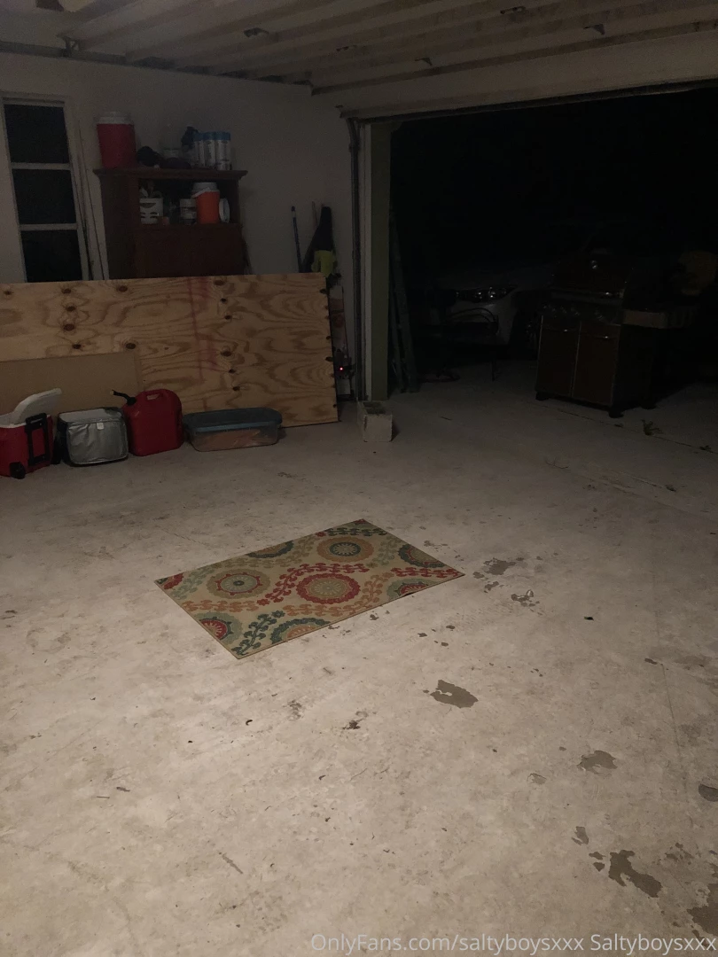 Alright boys tonight just got interesting a dl buddy of mine just hit 