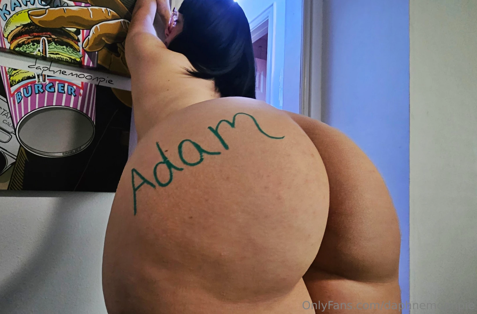 Hey daddy i m offering bundles that include 5 pics and 1 one minute 