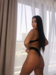 Want me on my knees or in your lap scarletroseofficial