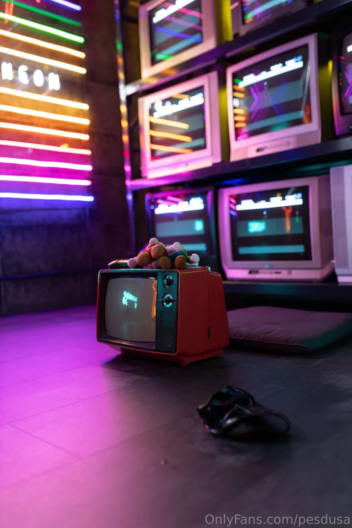 Preparing my new amazing photoset are you excited cause i am even lost 