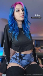 Im live come hang out on my cb stream 3