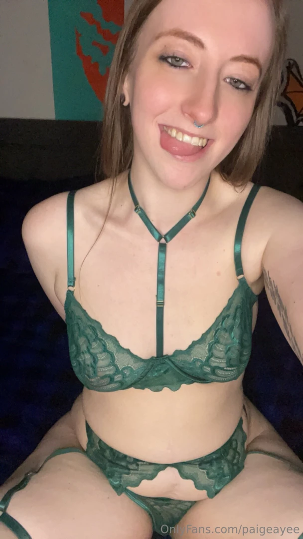 I felt so good about myself tonight bunch of pictures of me in green 