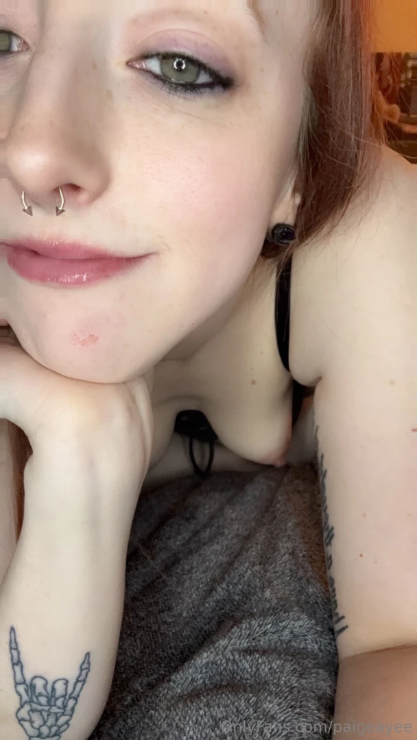 Pretty girl with pretty green eyes 