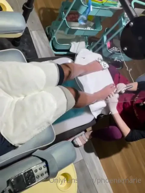 Making sure my feet are always pretty for you feet lovers 