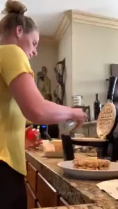 And in the morning i m making waffles