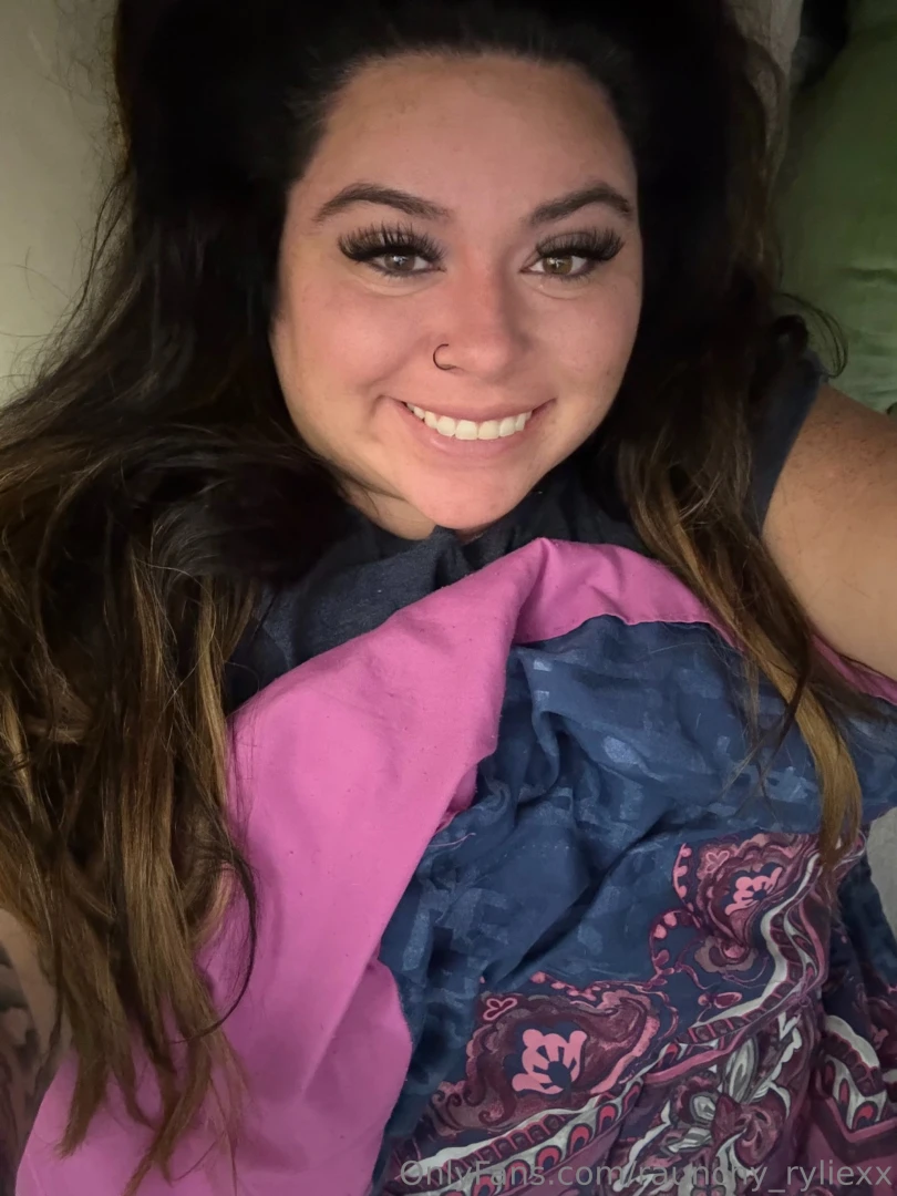 Happy sunday still in bed being lazy 