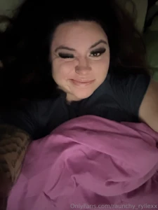 Good morning laying in bed being lazy