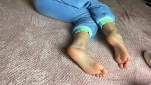 Pov we re room-mates and it s movie night you re too distracted to