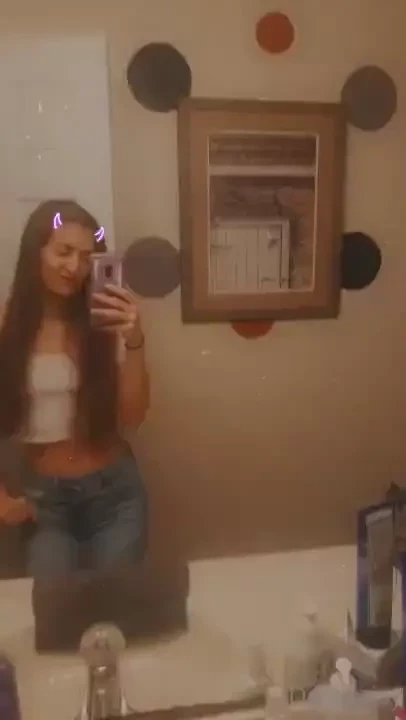 Always vibing with some music when i m alone 