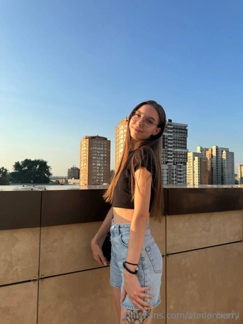 This babe amy sweety is finally 18 she looks so innocent but you don t part 485 