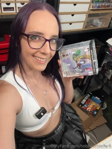 Im live boys come watch me open cards dressed as tifa https youtube