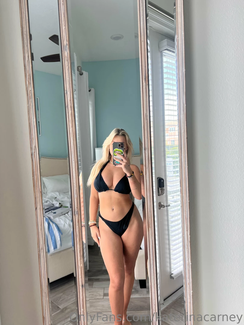 Front or back free booty pic to you if this gets 1k likes part 1 