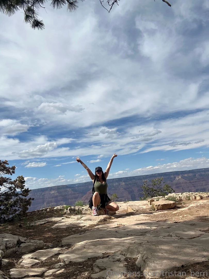 Little hike today on the rim of the canyon who wants to get me some part 1 