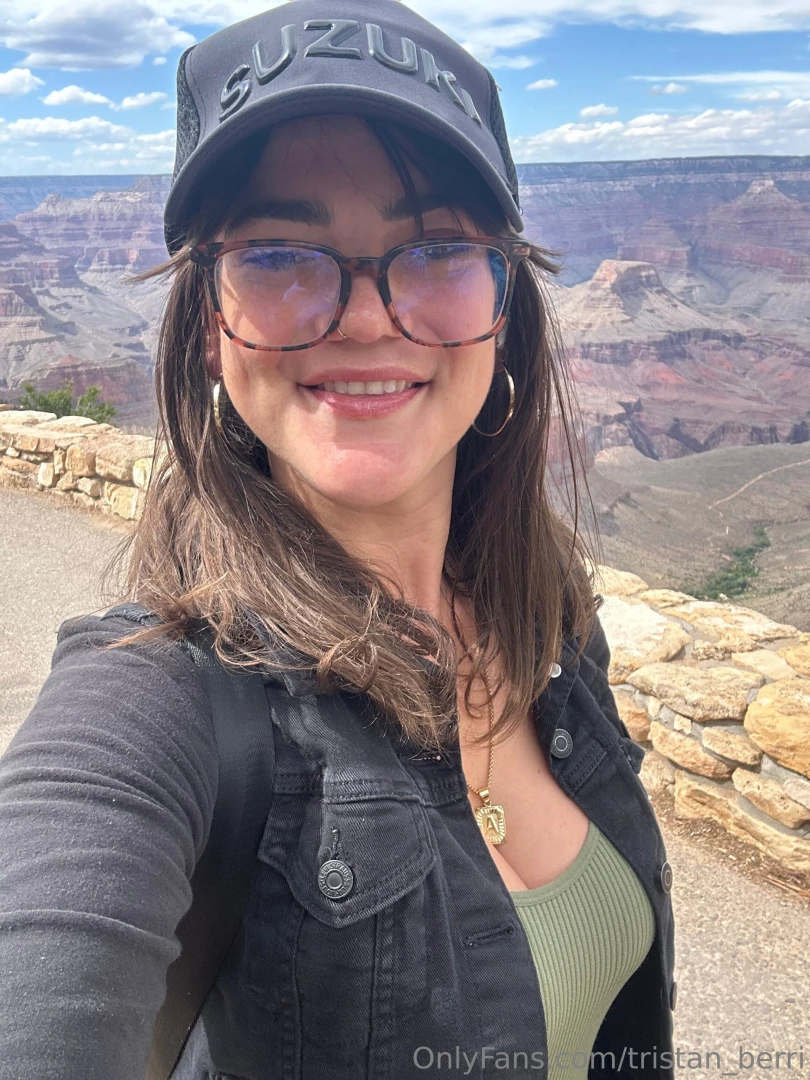 Little hike today on the rim of the canyon who wants to get me some part 2 