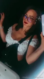 Hiii i ll be live in an hour come watch me