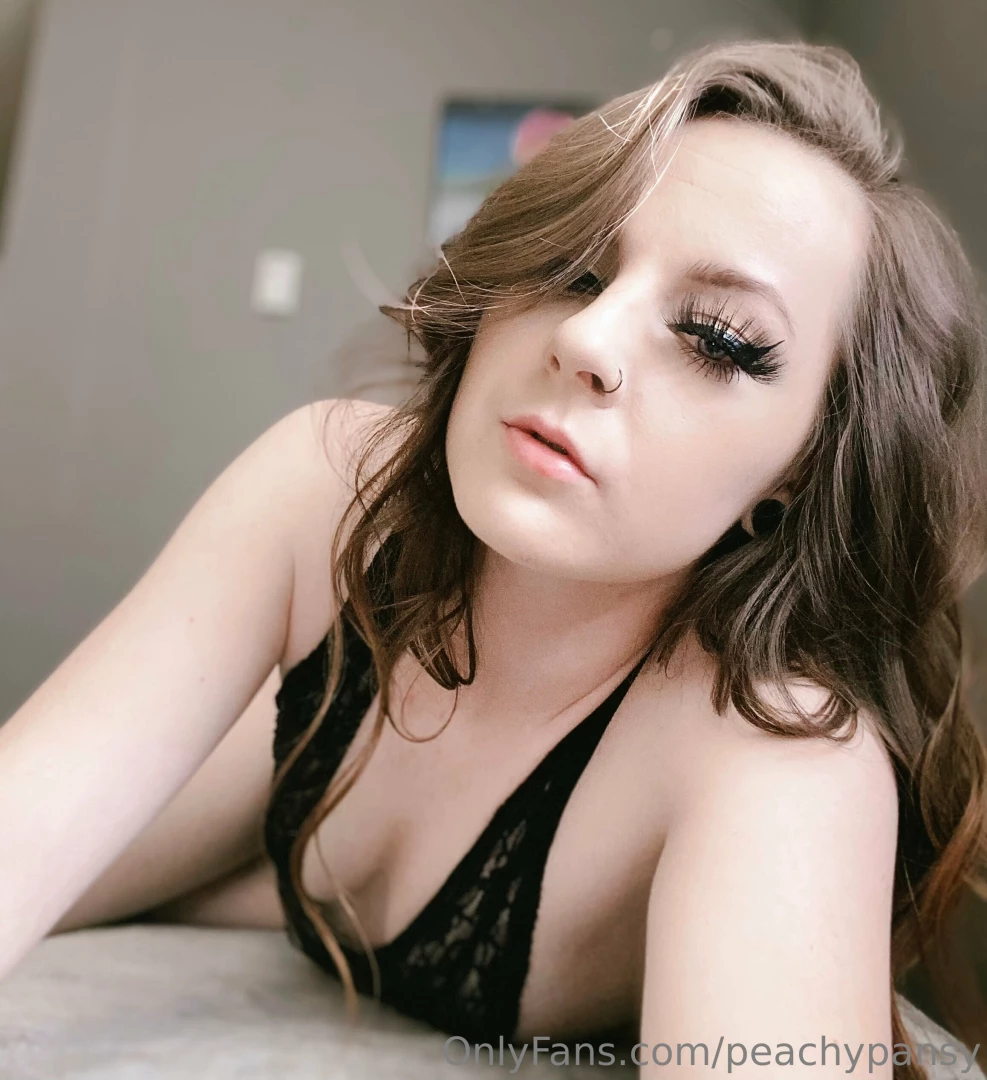 Pov i m crawling towards you 