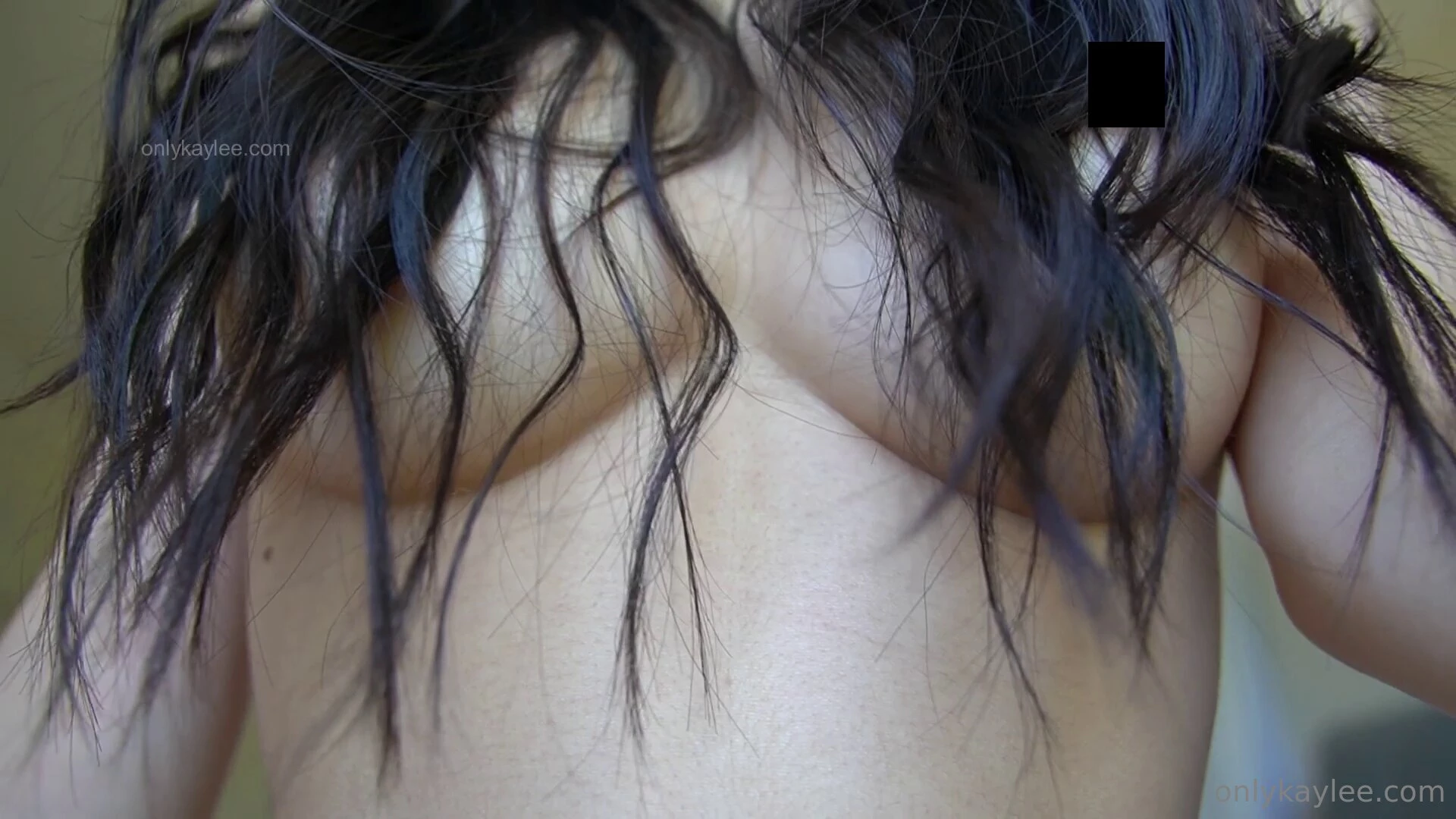 Solo - oily underboob 5 35 i drench my boobs in oil and let it drip 