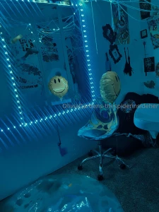My cam studio is soooo cute i really love it in there the massage