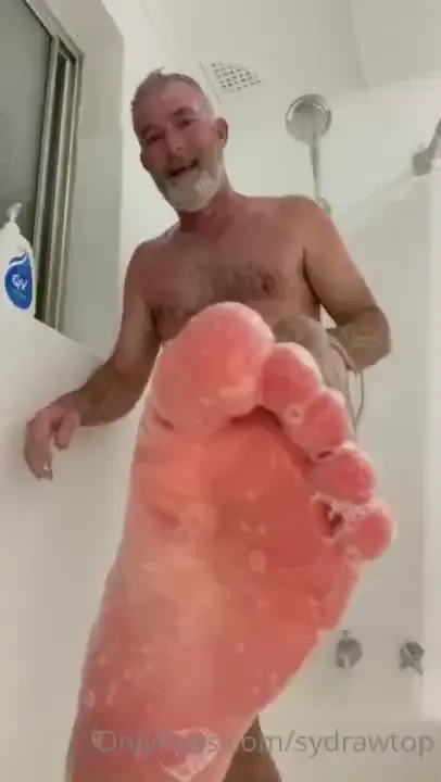 Hey there here is a quick peek of a shower scene vid i ll load the 