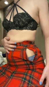 2 min video popping the button on my cute vintage christmas skirt