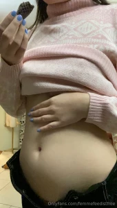 5 min video pushing myself to the limit to keep eating ice cream after