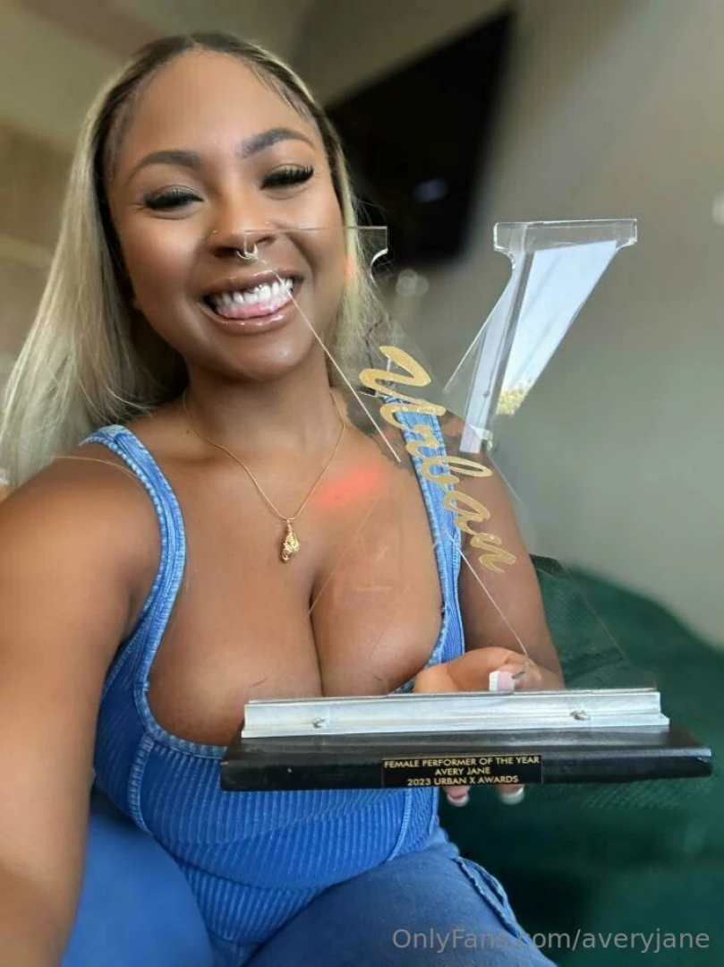 I m thrilled to receive urban x s award for female performer of the 