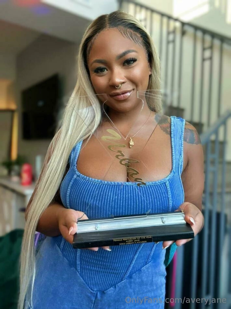 I m thrilled to receive urban x s award for female performer of the part 2 