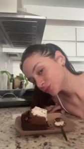 I have a sweet tooth and this video is just as sweet