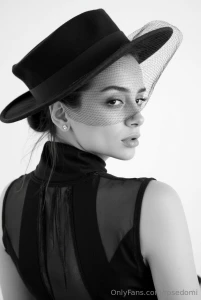 Hoy mando yo - today i command you obey you beg ai you please