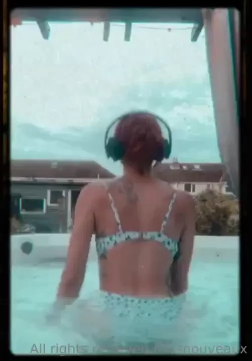 I ll be live tomorrow around 5pm from my tub join me i d also like 