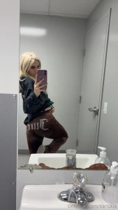 U re tryna play it cool but we both know u can t