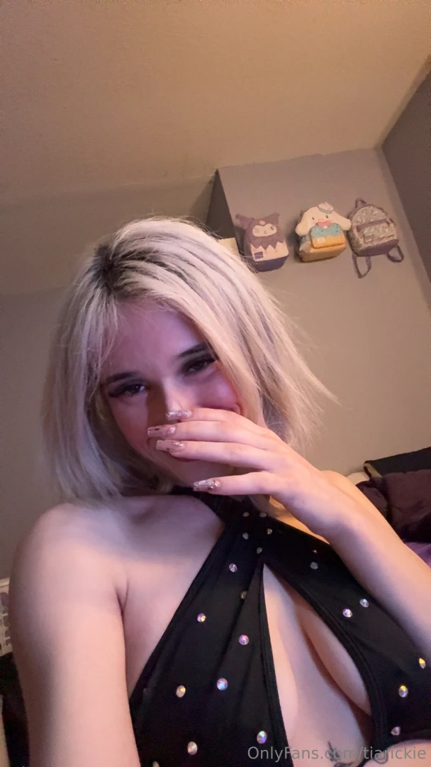 Come find out all the fun stuff going on over on my exclusive page it 