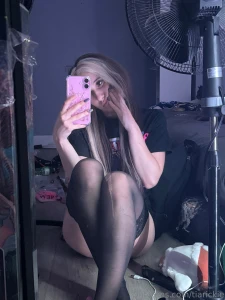 How could u not wanna see more i know u wanna see me move my legs and part 1