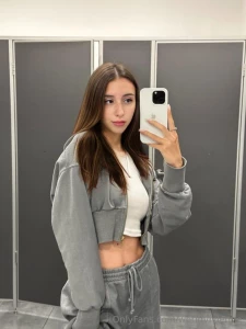 Hot girl iisabella_love this cutie iisabella_love loves to ride a big