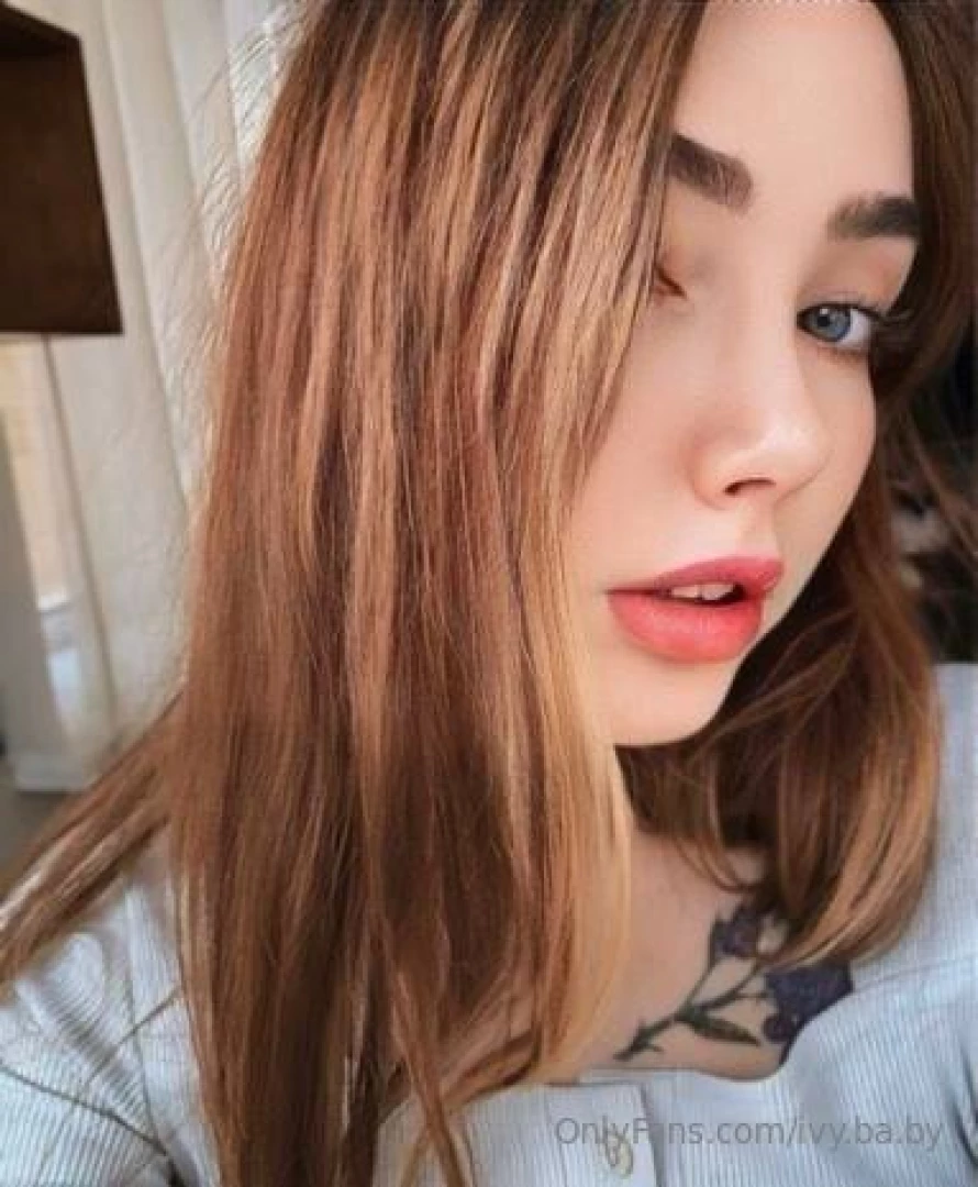 This cute little babe wishes you a great day 