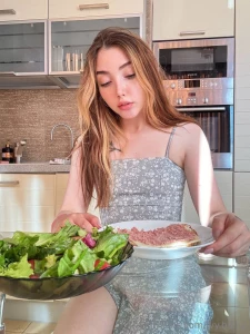 I m gonna eat quickly and run off to workout then go to the store and