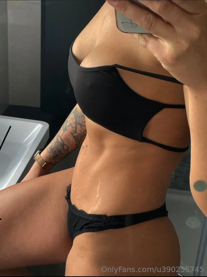 4 t s- tanned toned thic and tits oh and good morning 