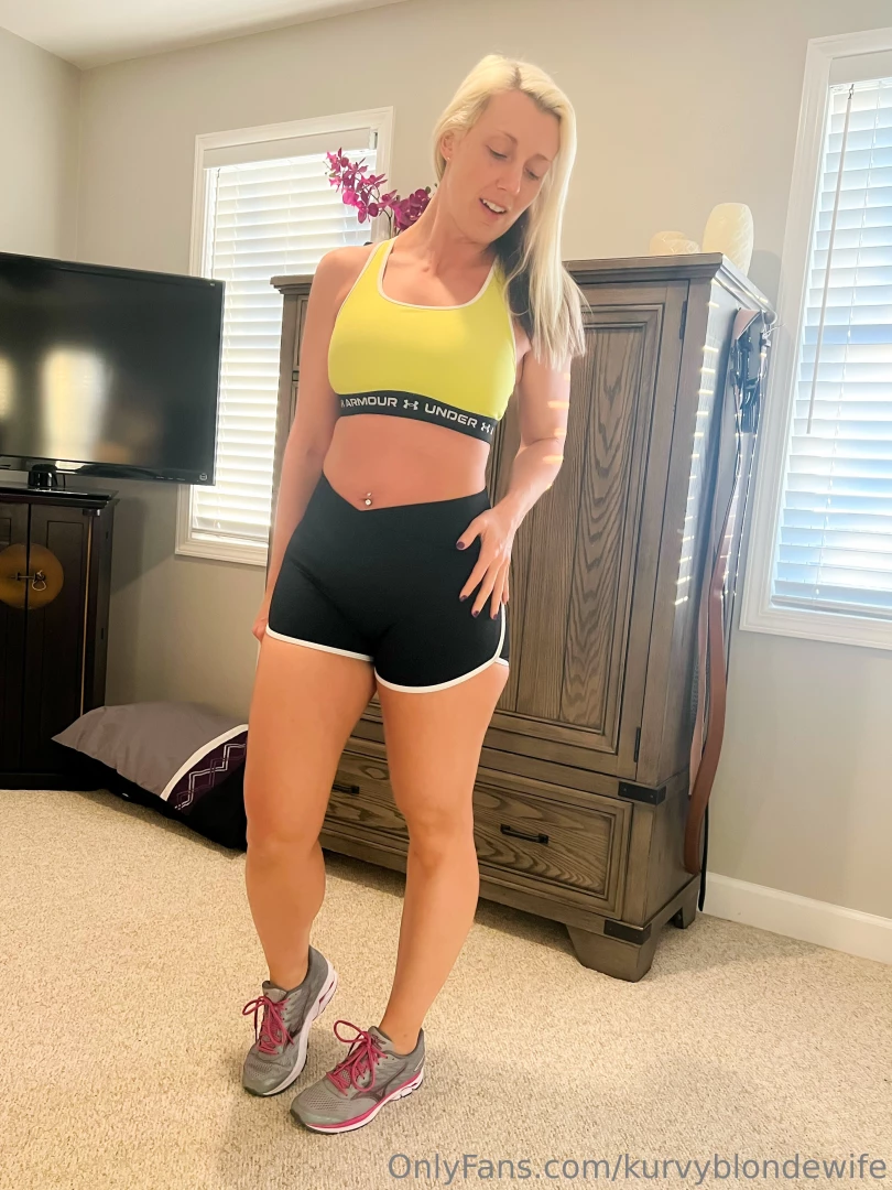 kurvyblondewife - Hubby said these shorts were gonna end up around my ankles at the gym part 1 