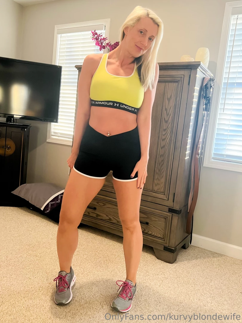 kurvyblondewife - Hubby said these shorts were gonna end up around my ankles at the gym part 2 