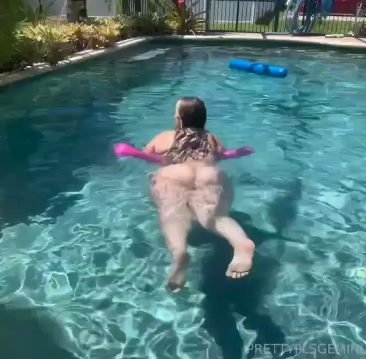 What did you look at first fyp tits ass pool pixels feet footfetish 